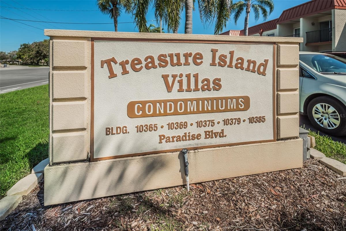 10365 PARADISE BOULEVARD — photo 44 of 46