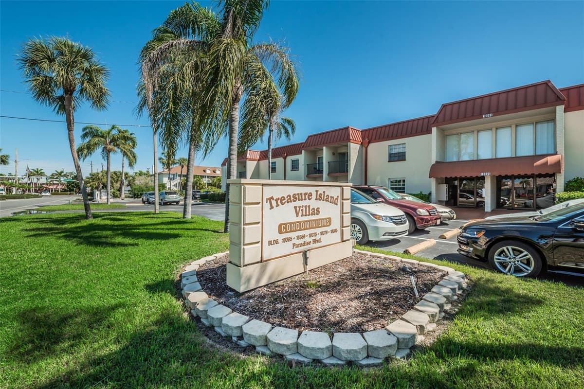 10365 PARADISE BOULEVARD — photo 31 of 46
