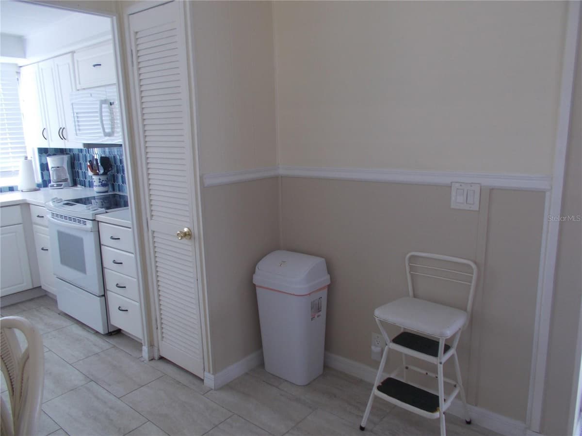 5533 HOLIDAY PARK BOULEVARD — photo 10 of 64
