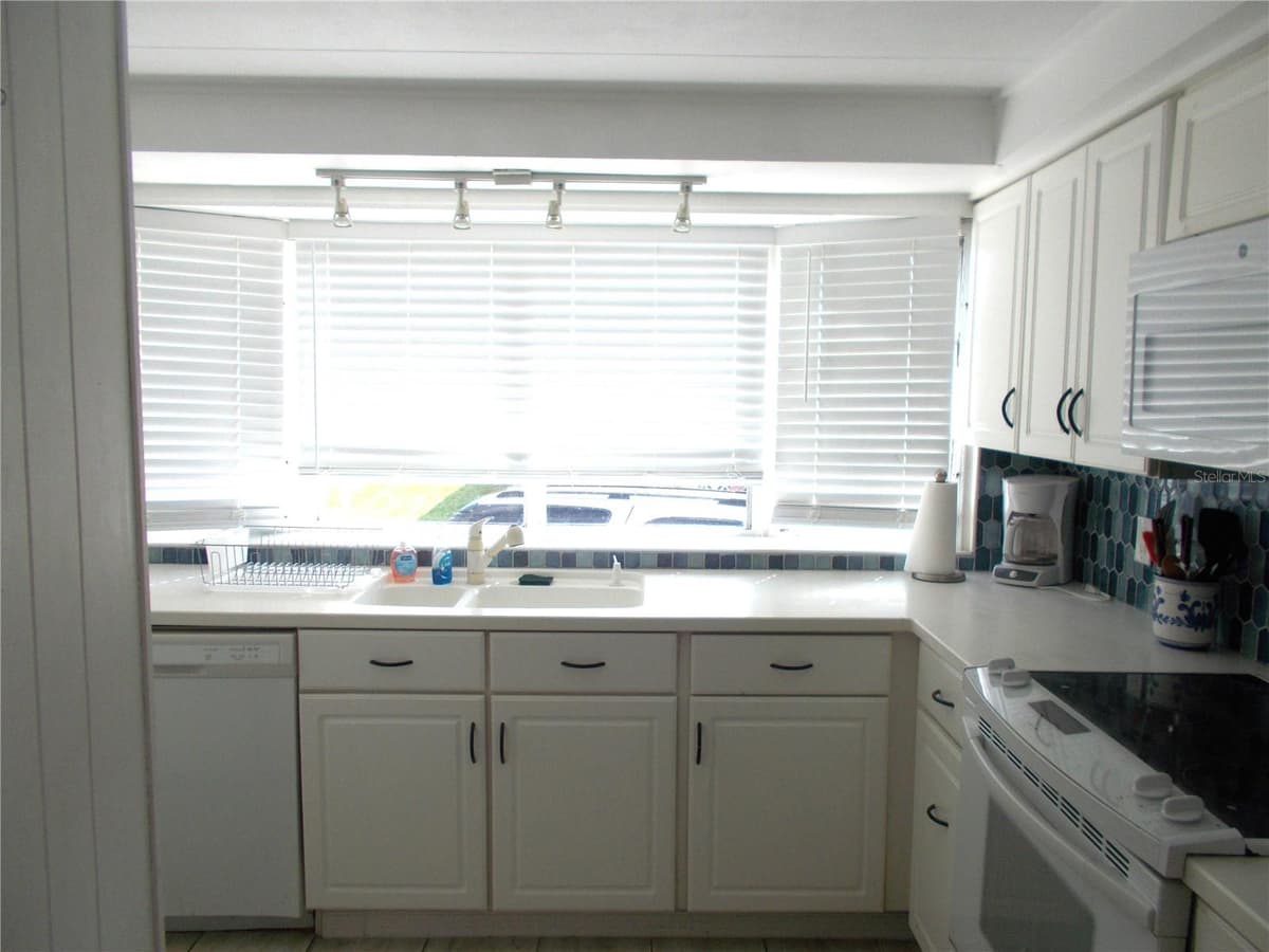 5533 HOLIDAY PARK BOULEVARD — photo 5 of 64