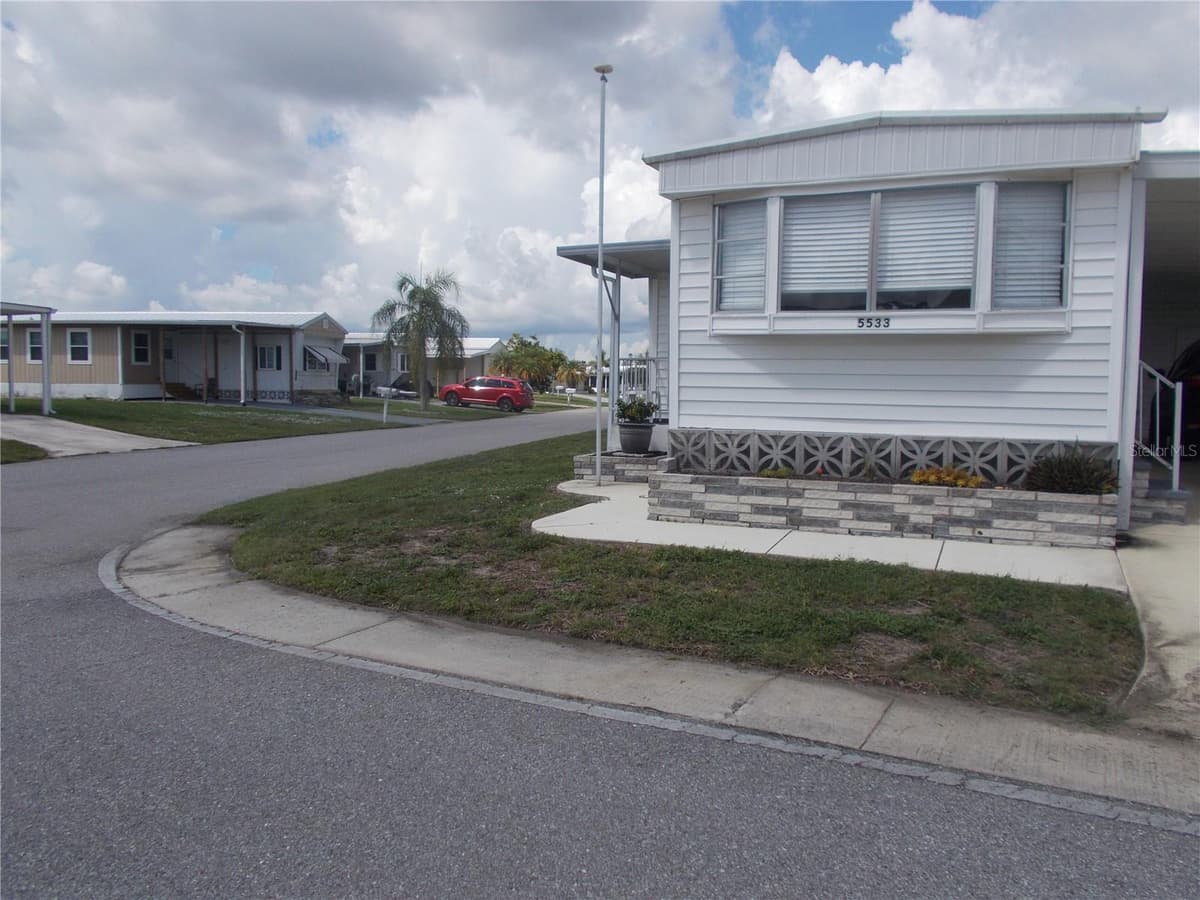 5533 HOLIDAY PARK BOULEVARD — photo 3 of 64