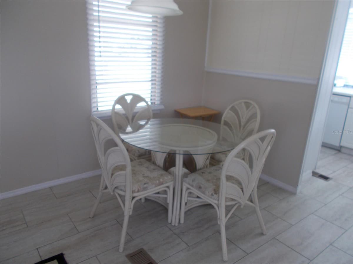 5533 HOLIDAY PARK BOULEVARD — photo 9 of 64