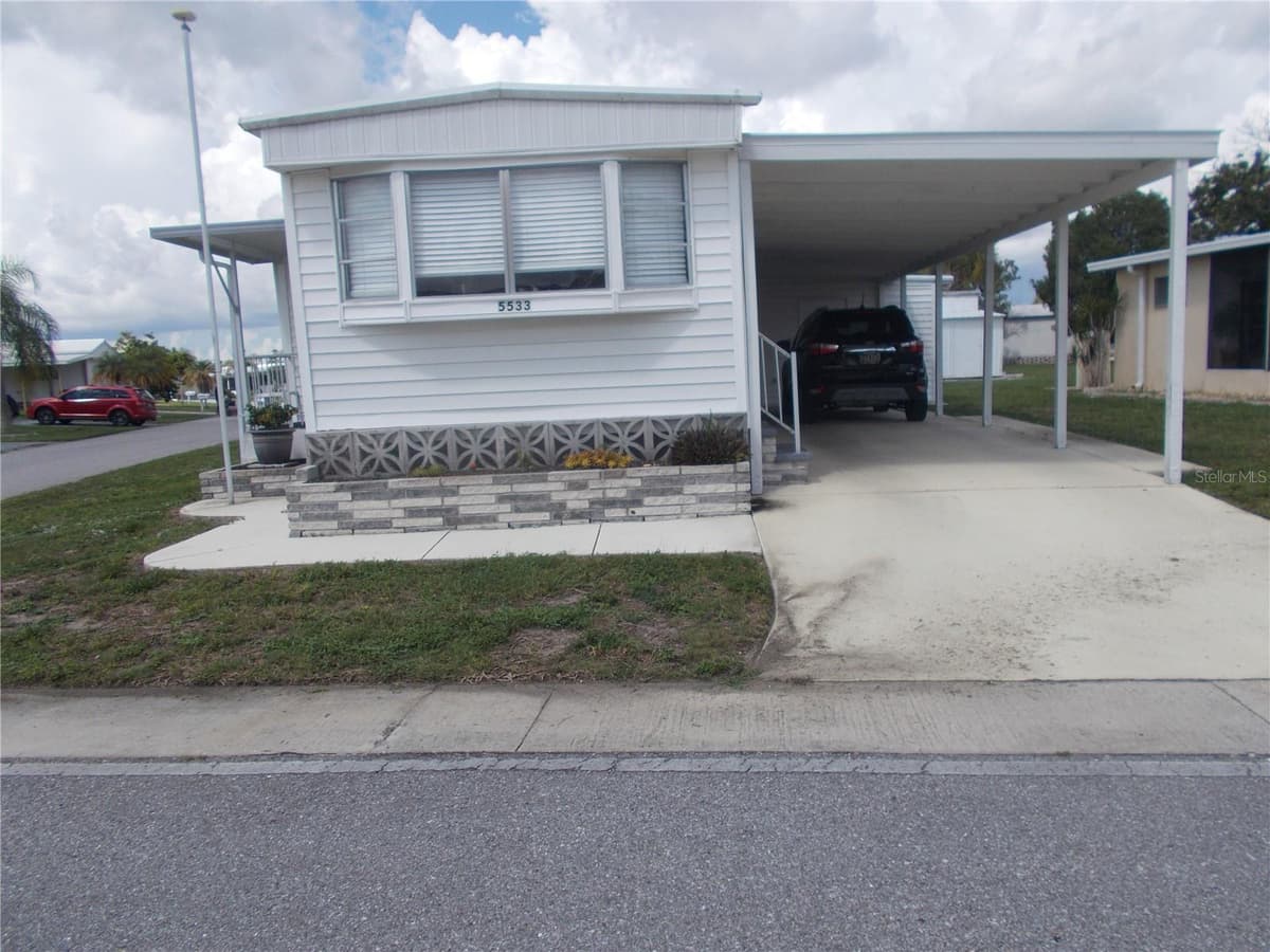 5533 HOLIDAY PARK BOULEVARD — photo 1 of 64
