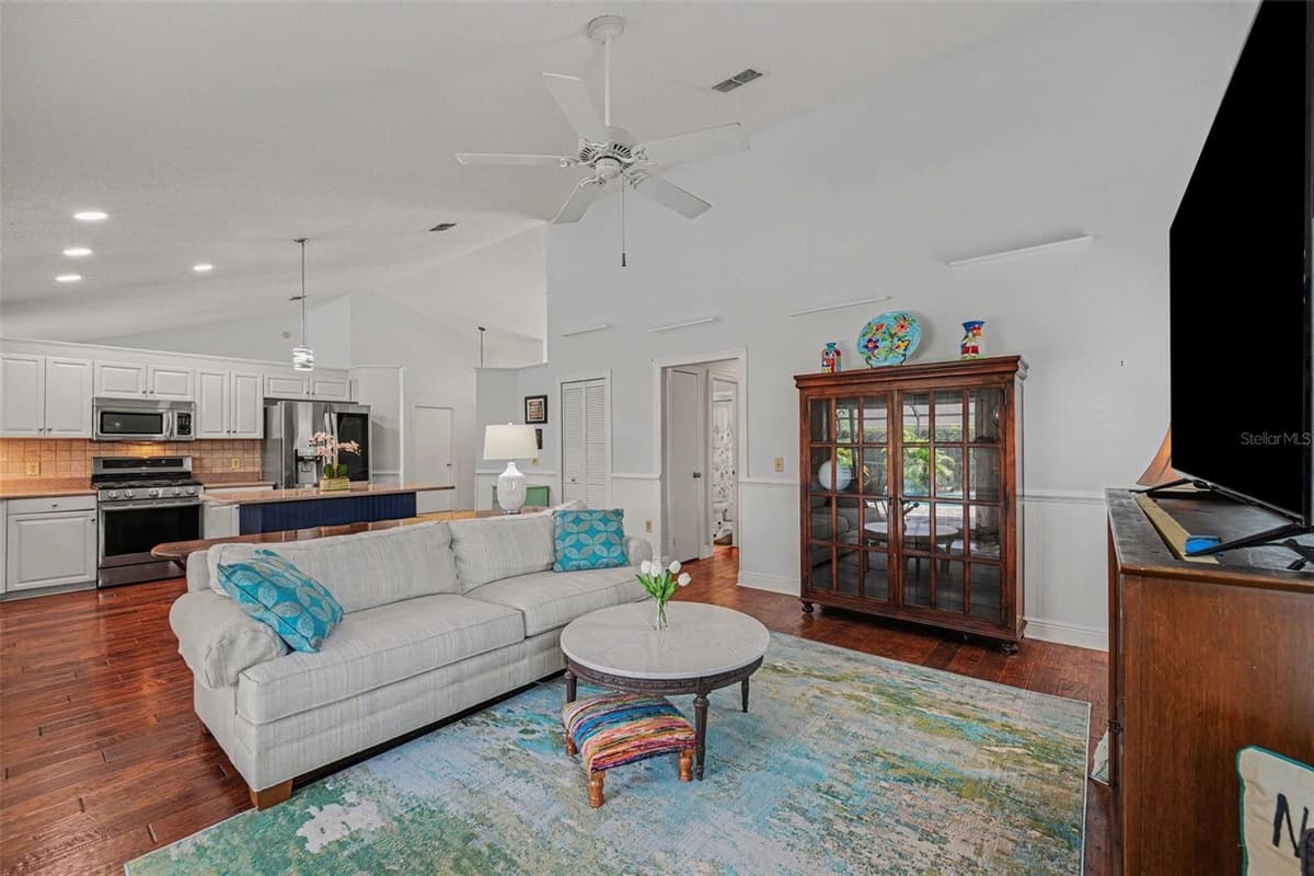 927 JAMESTOWN DRIVE — photo 9 of 40