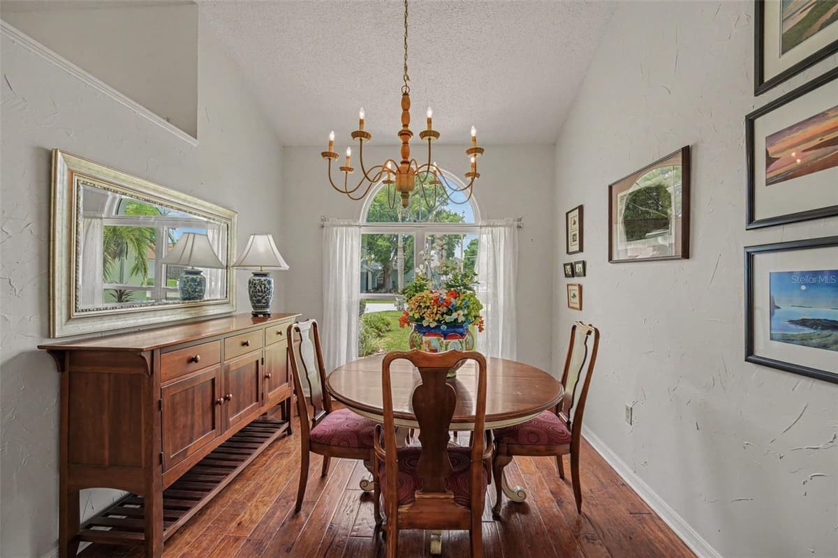 927 JAMESTOWN DRIVE — photo 16 of 40