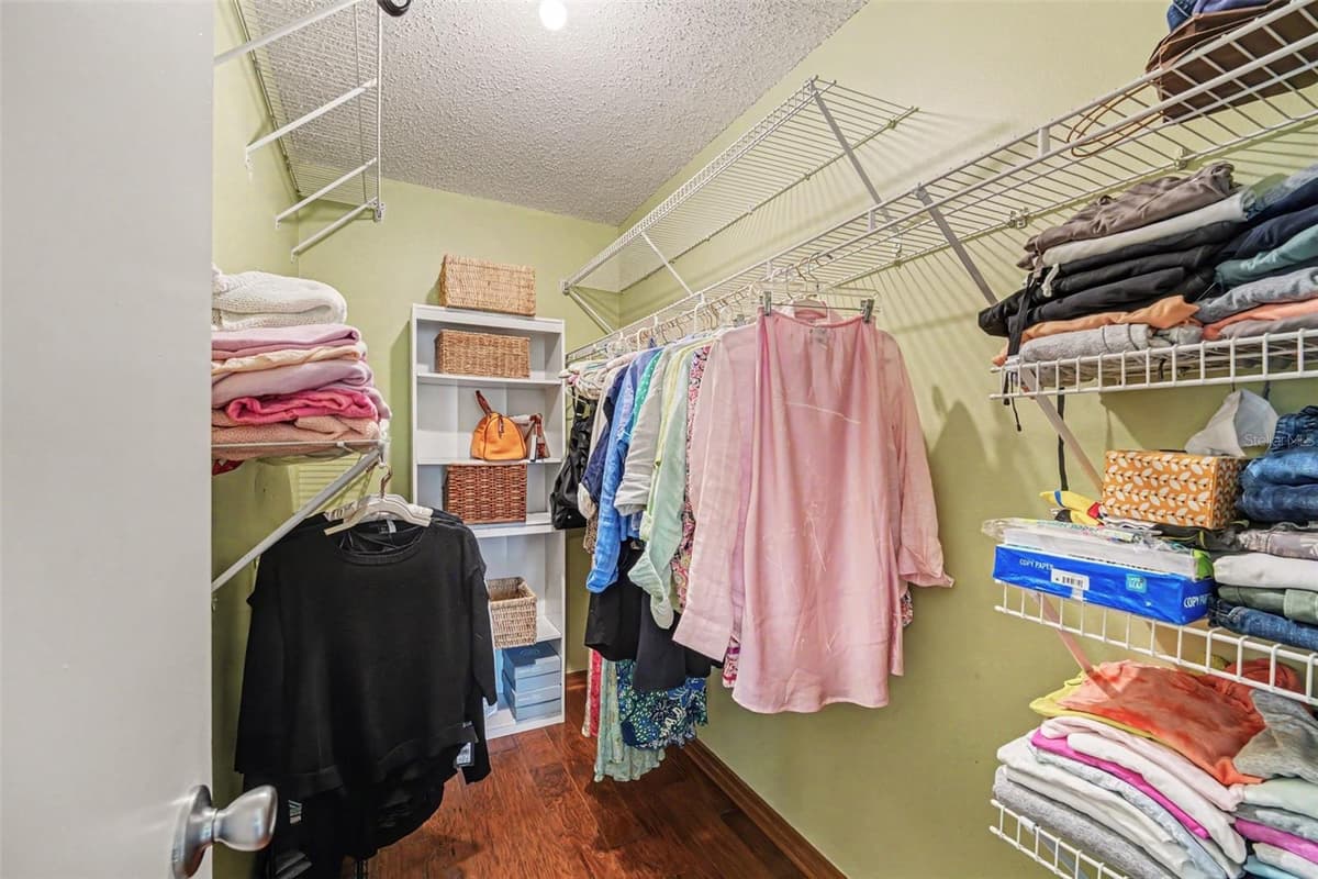 927 JAMESTOWN DRIVE — photo 19 of 40