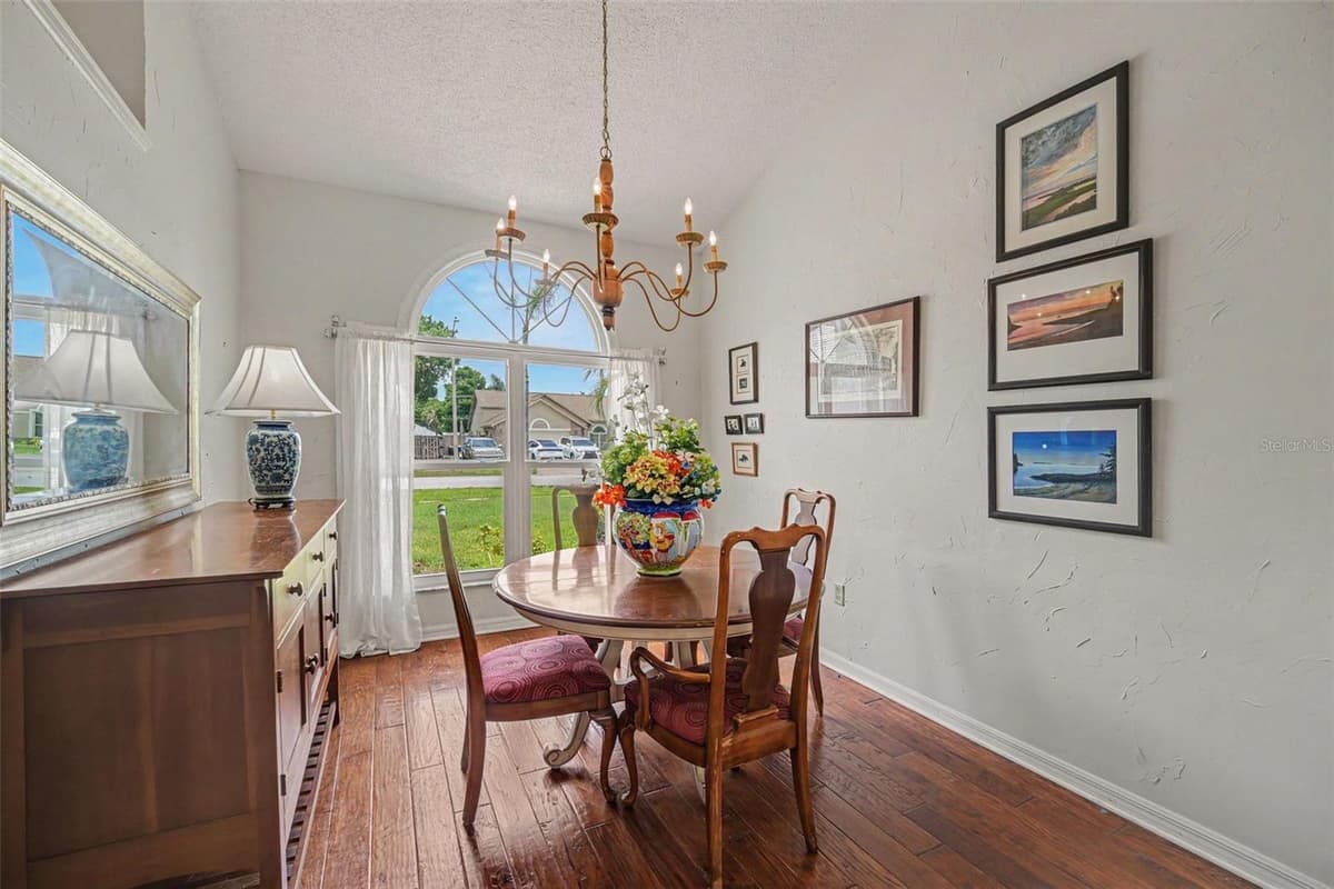 927 JAMESTOWN DRIVE — photo 15 of 40