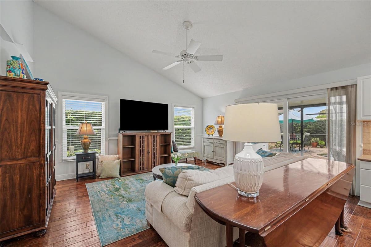927 JAMESTOWN DRIVE — photo 10 of 40