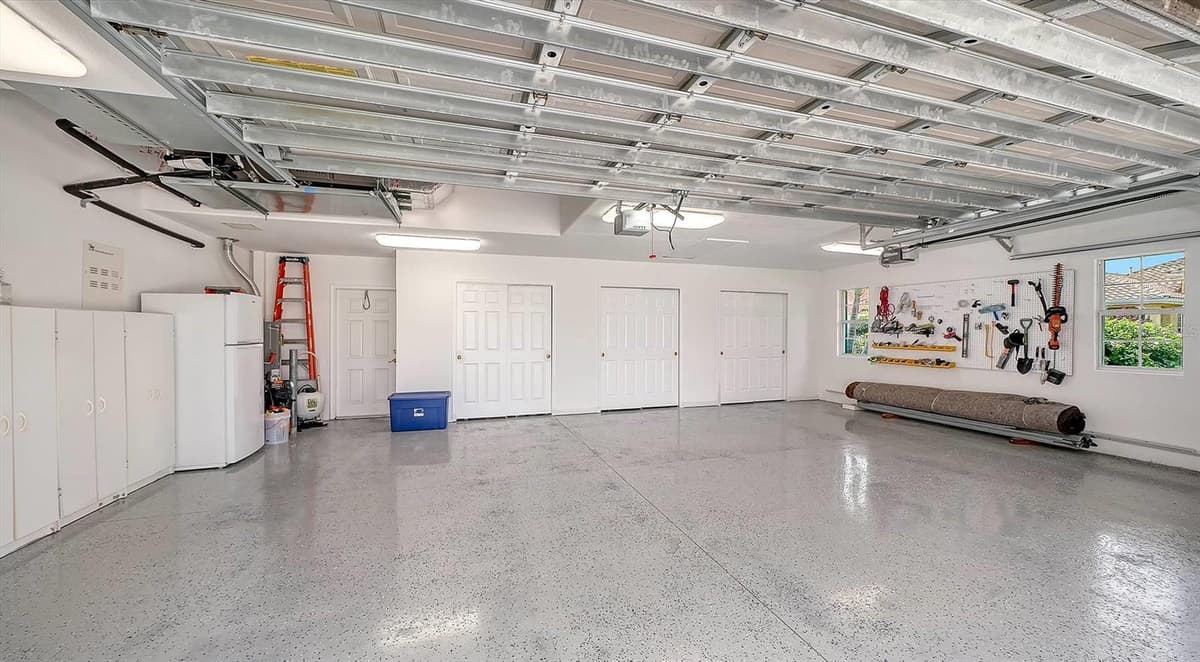 225 PESARO DRIVE — photo 31 of 60
