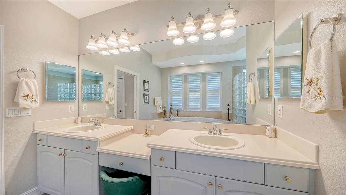 225 PESARO DRIVE — photo 23 of 60