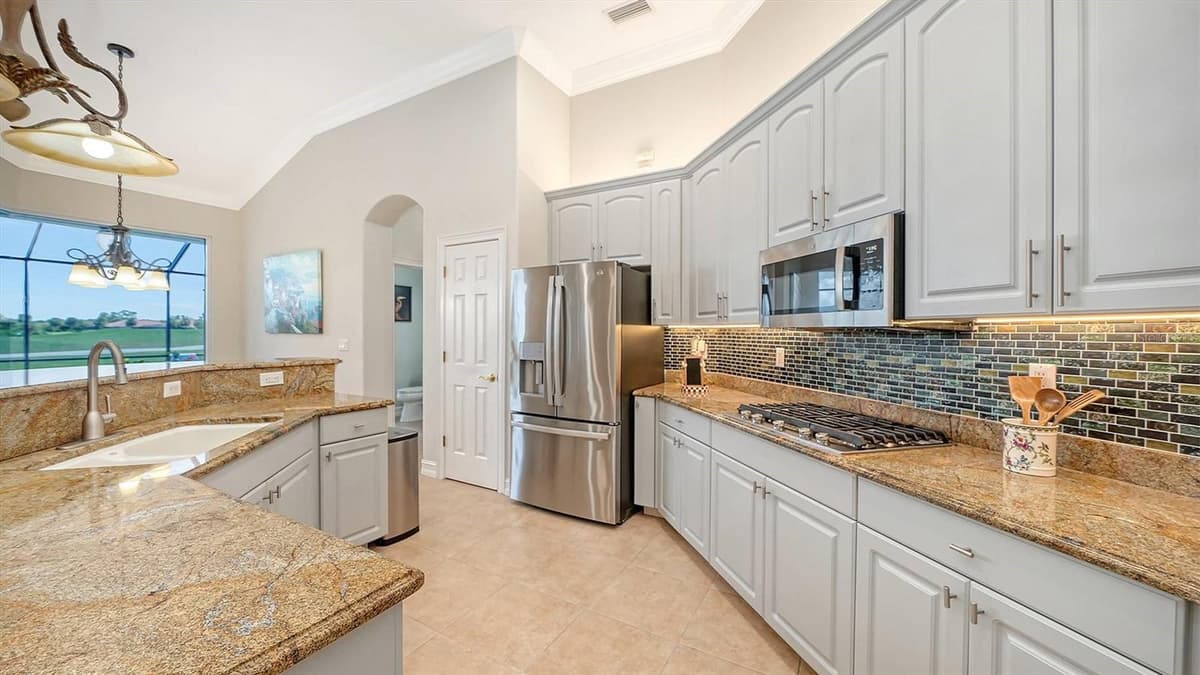 225 PESARO DRIVE — photo 12 of 60