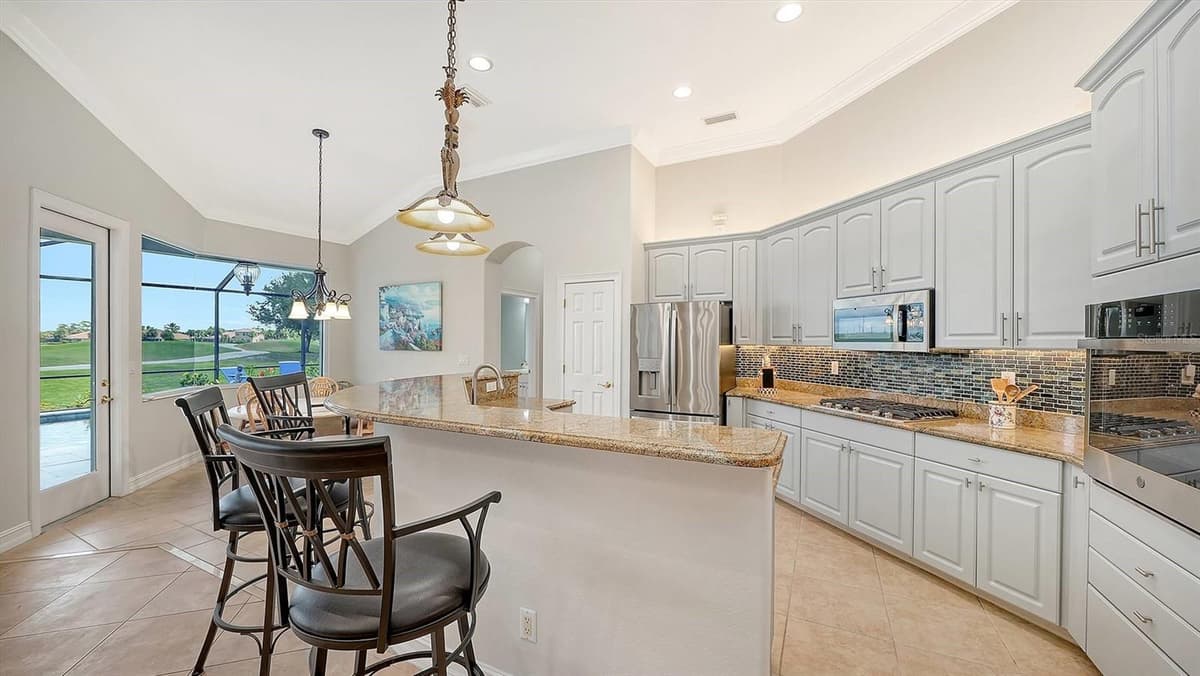 225 PESARO DRIVE — photo 11 of 60