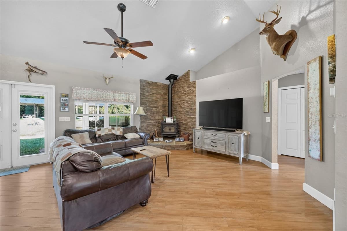 13930 41ST TERRACE — photo 4 of 52