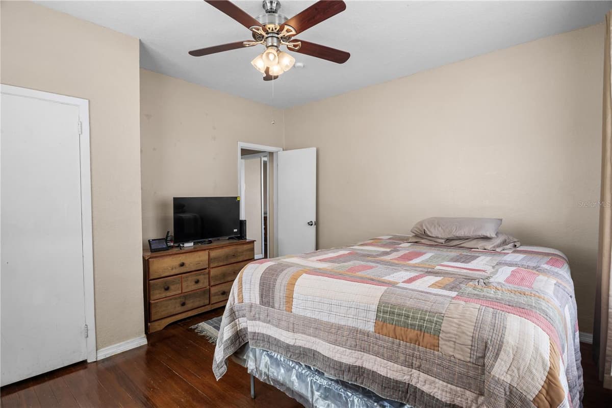 4517 KENILWORTH BOULEVARD — photo 10 of 26
