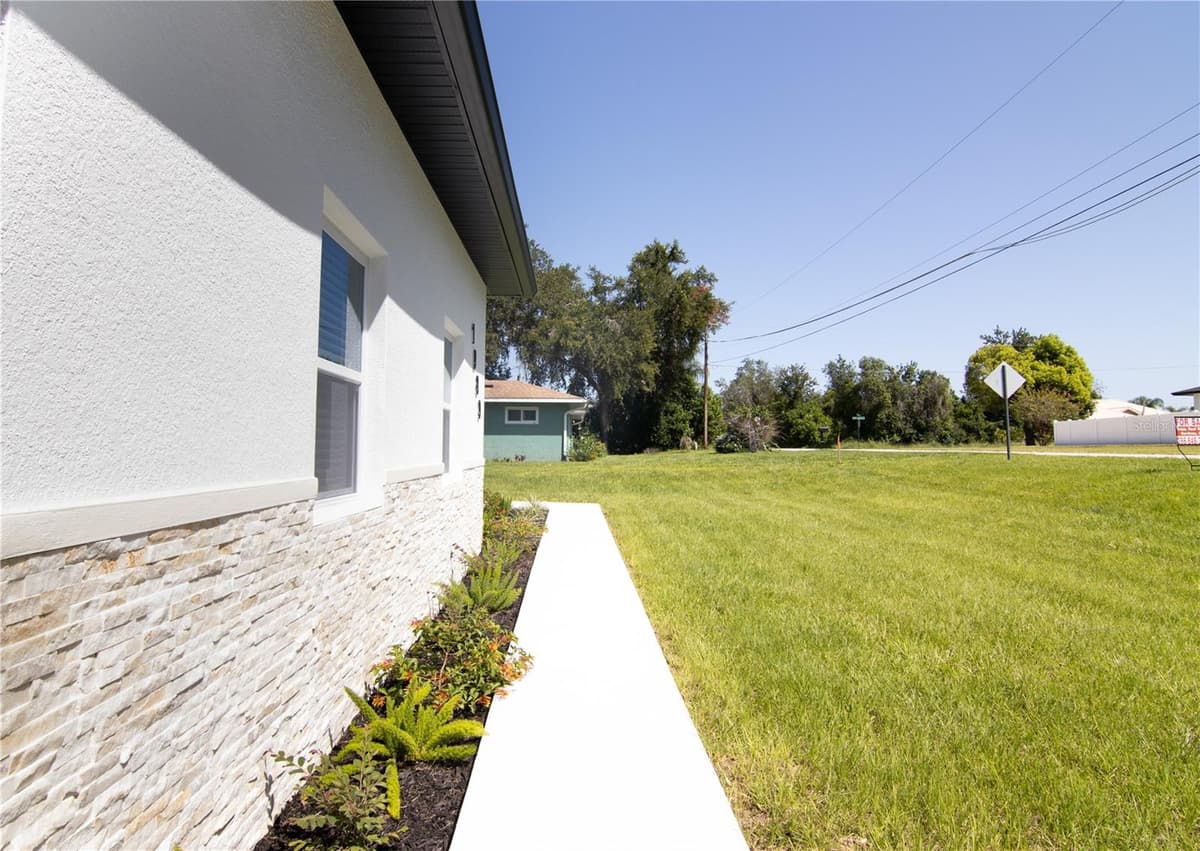 1989 MONTEREY DRIVE — photo 11 of 41