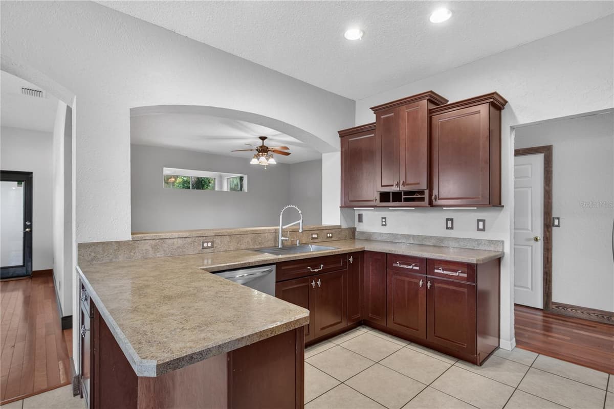 7314 SPRING MOUNTAIN LANE — photo 19 of 68