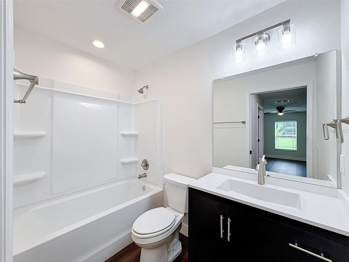 5987 OAK PARK BOULEVARD — photo 18 of 34