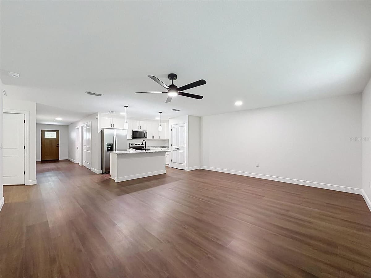 5987 OAK PARK BOULEVARD — photo 11 of 34