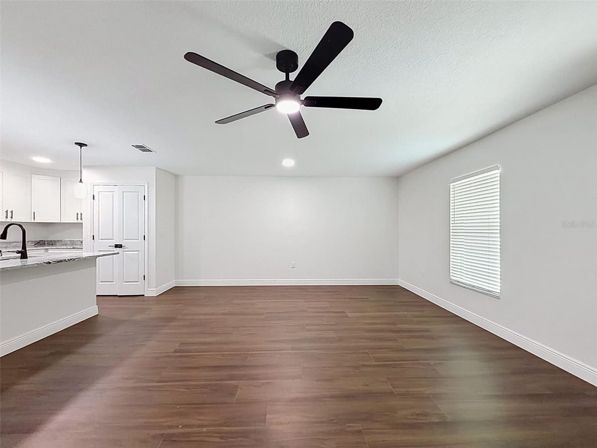 5987 OAK PARK BOULEVARD — photo 12 of 34