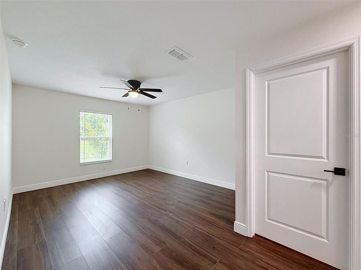 5987 OAK PARK BOULEVARD — photo 19 of 34