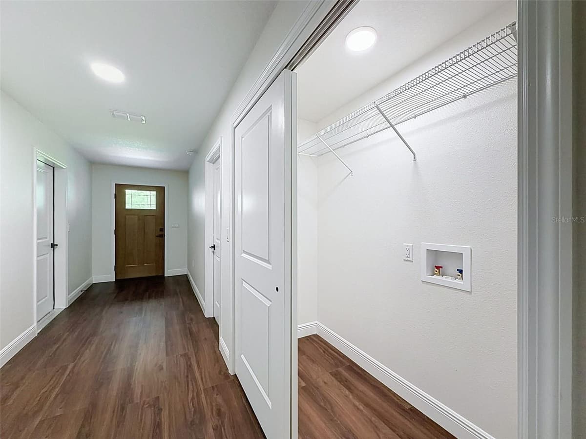 5987 OAK PARK BOULEVARD — photo 13 of 34