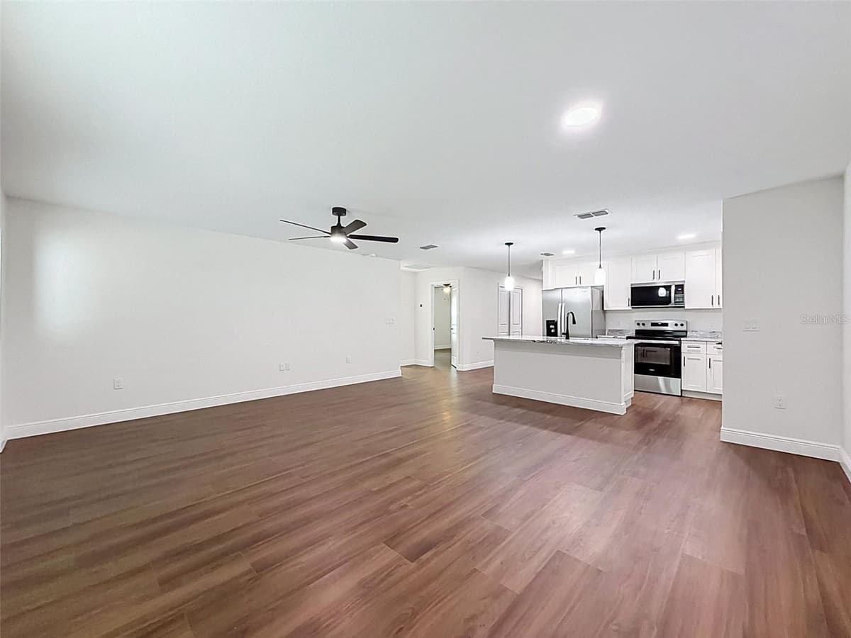 5987 OAK PARK BOULEVARD — photo 10 of 34
