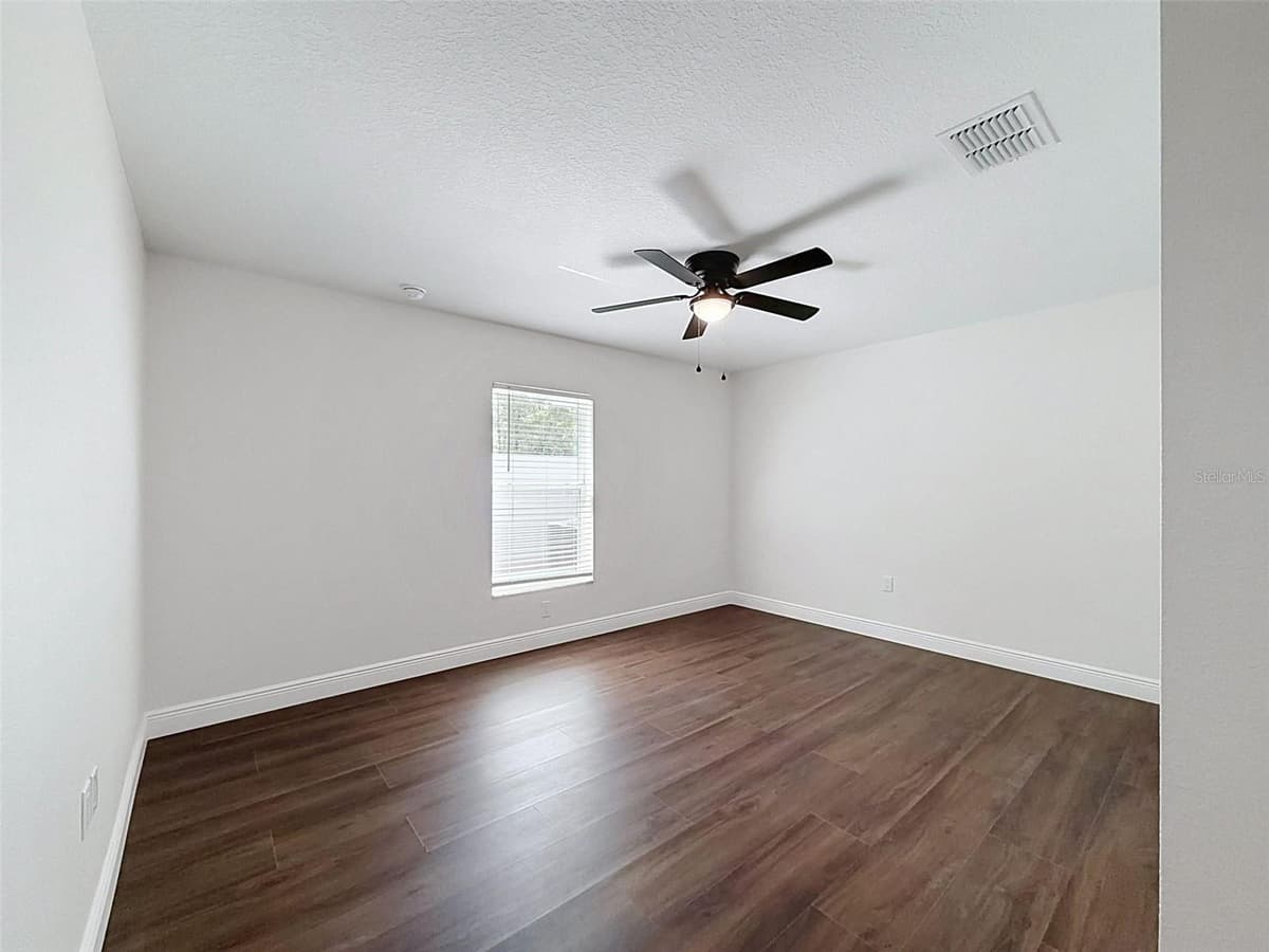 5987 OAK PARK BOULEVARD — photo 14 of 34