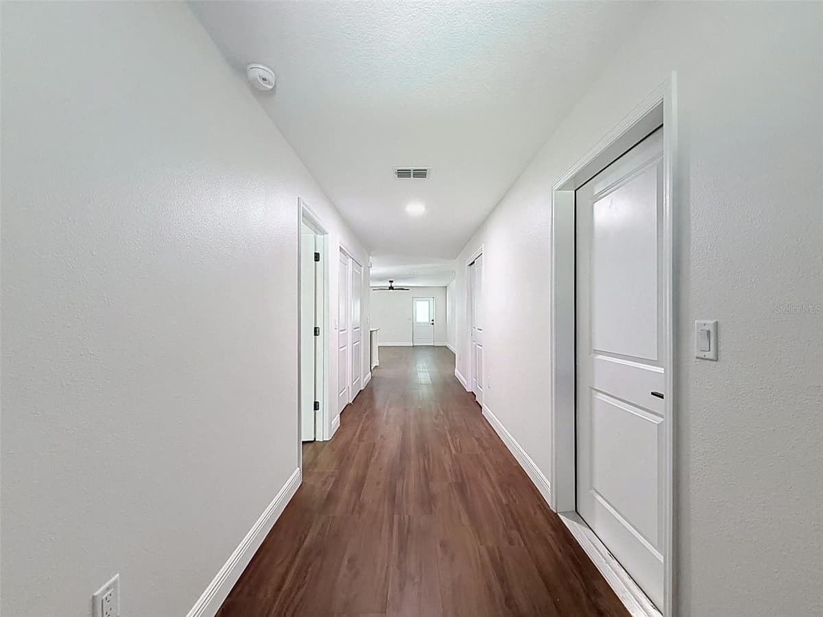 5987 OAK PARK BOULEVARD — photo 5 of 34