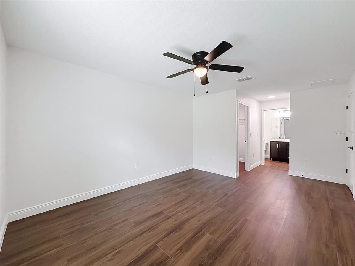 5987 OAK PARK BOULEVARD — photo 15 of 34