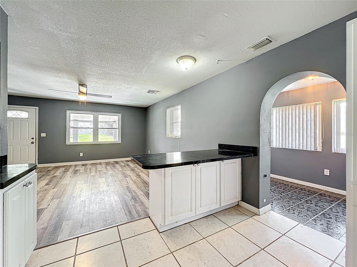 2543 HATHAWAY DRIVE — photo 8 of 27