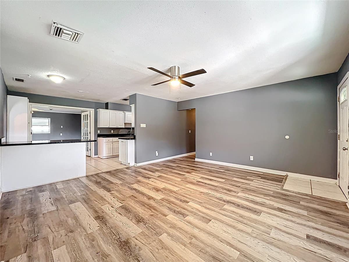 2543 HATHAWAY DRIVE — photo 4 of 27