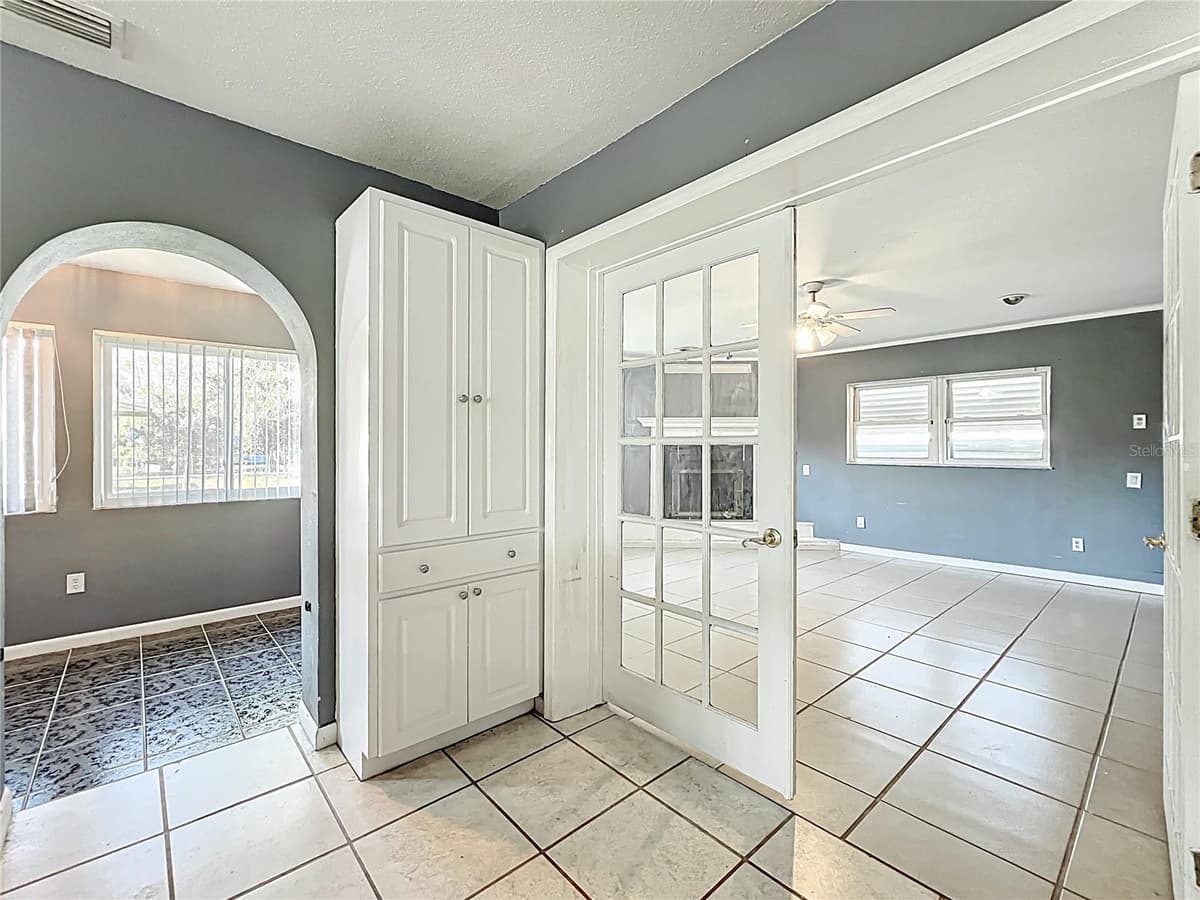 2543 HATHAWAY DRIVE — photo 17 of 27