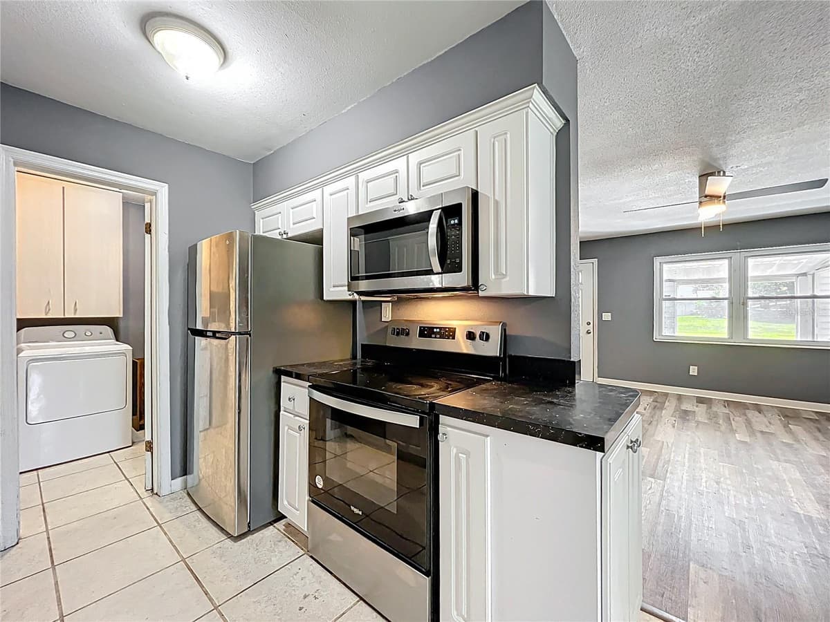 2543 HATHAWAY DRIVE — photo 9 of 27