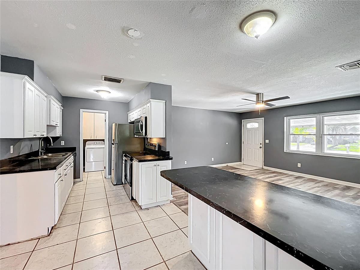 2543 HATHAWAY DRIVE — photo 13 of 27