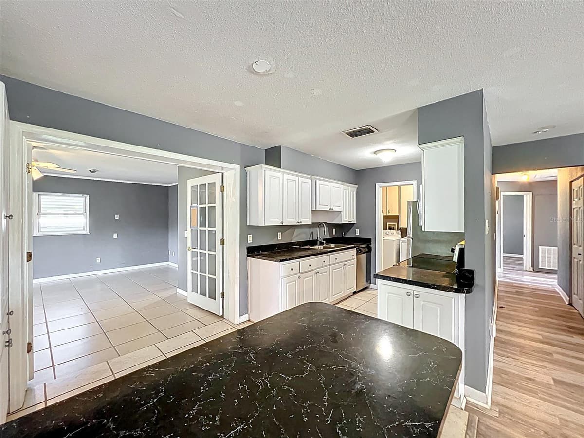 2543 HATHAWAY DRIVE — photo 7 of 27