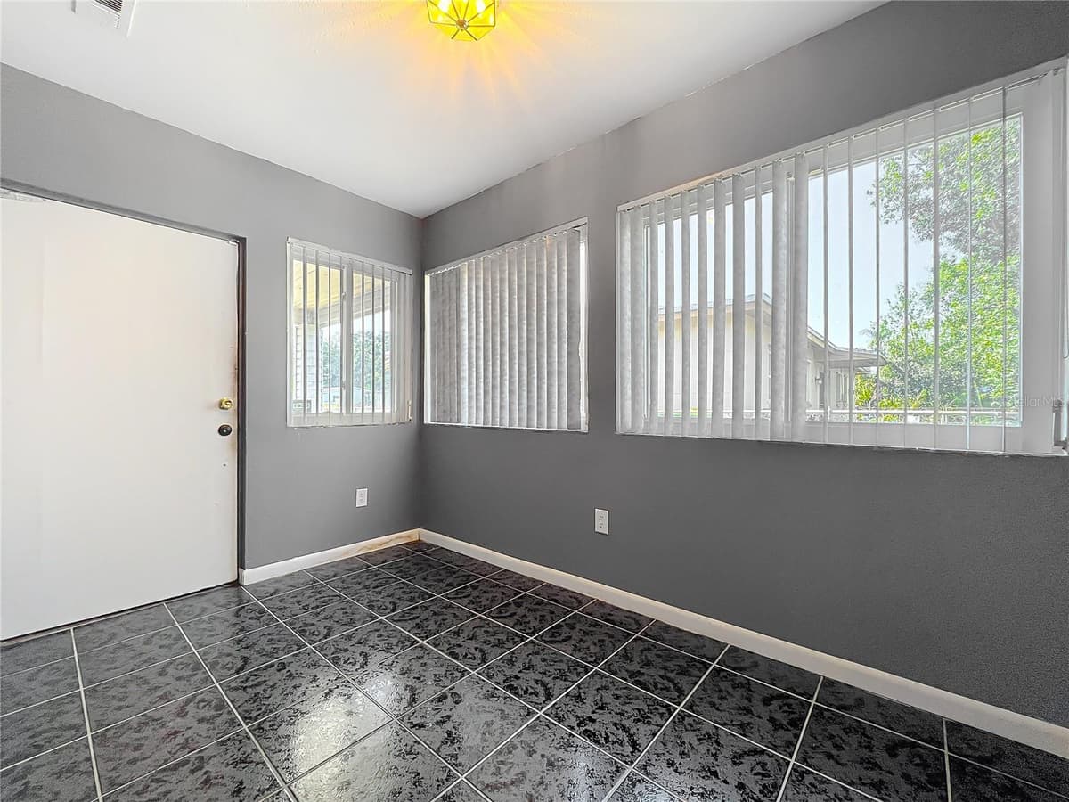 2543 HATHAWAY DRIVE — photo 15 of 27