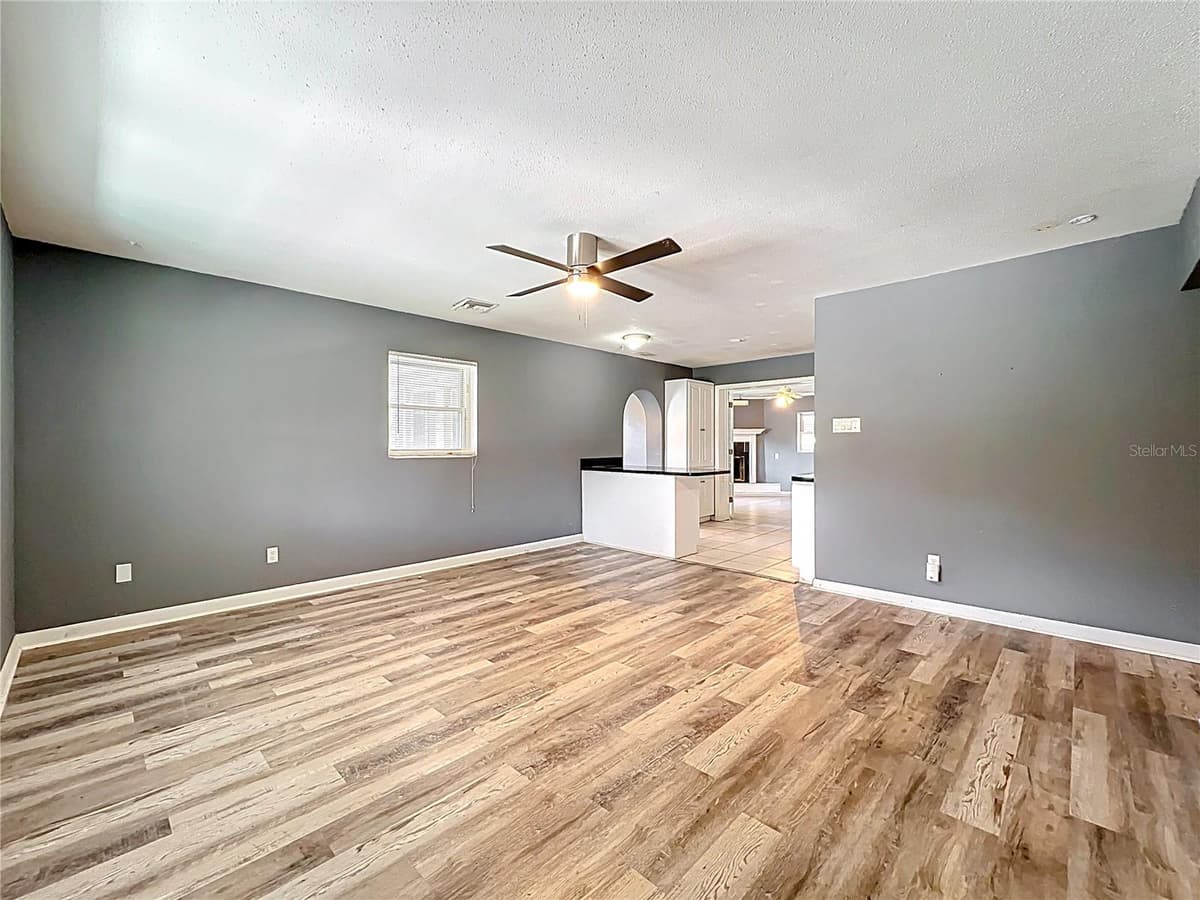 2543 HATHAWAY DRIVE — photo 3 of 27