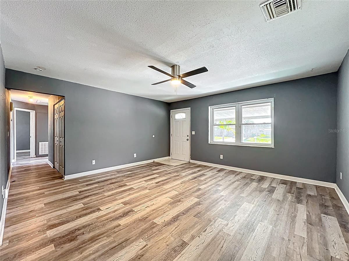 2543 HATHAWAY DRIVE — photo 5 of 27