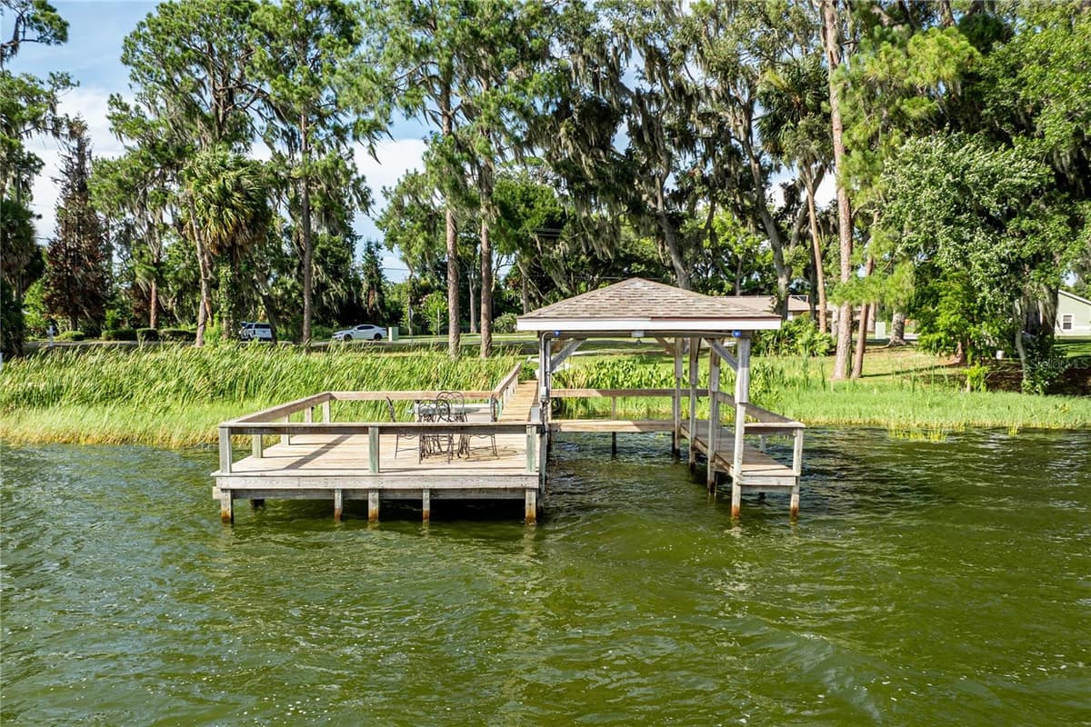 32834 LAKESHORE DRIVE — photo 11 of 86