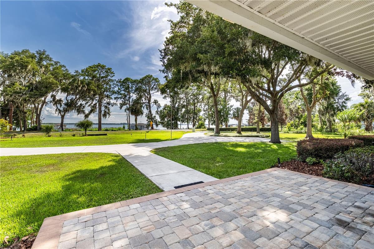 32834 LAKESHORE DRIVE — photo 17 of 86