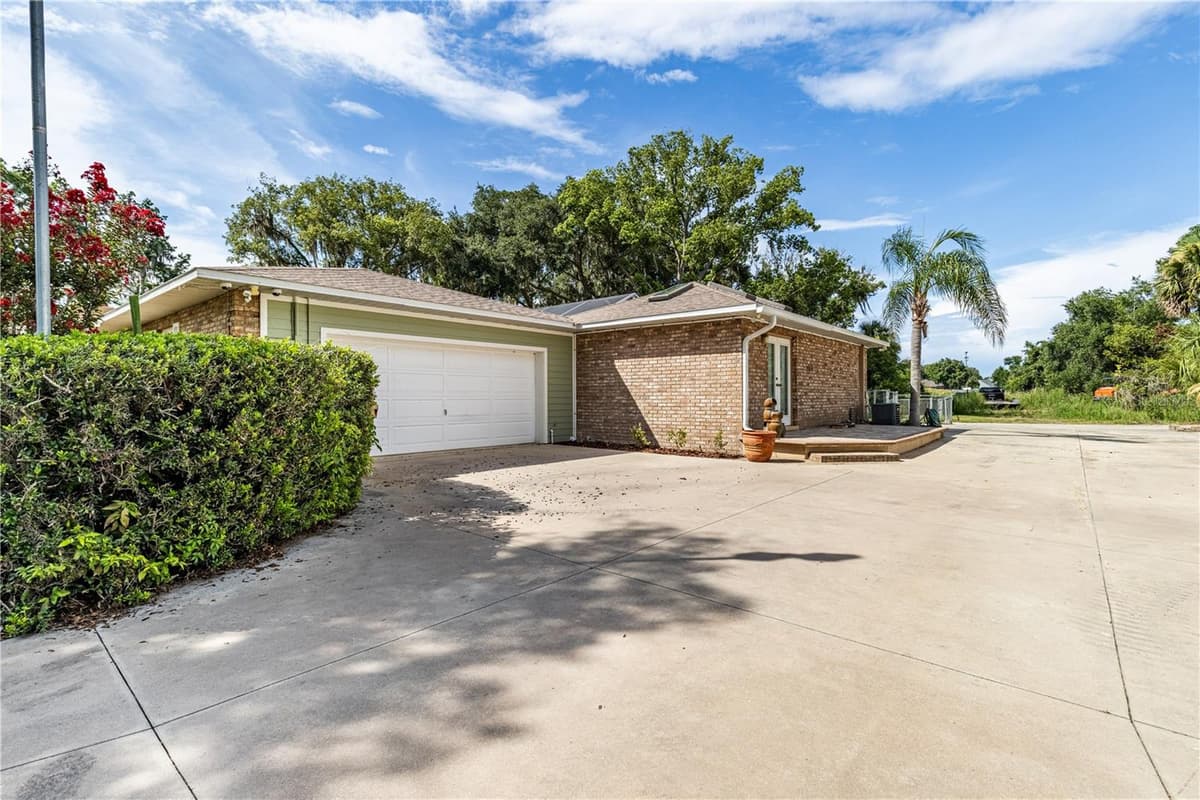 32834 LAKESHORE DRIVE — photo 32 of 86