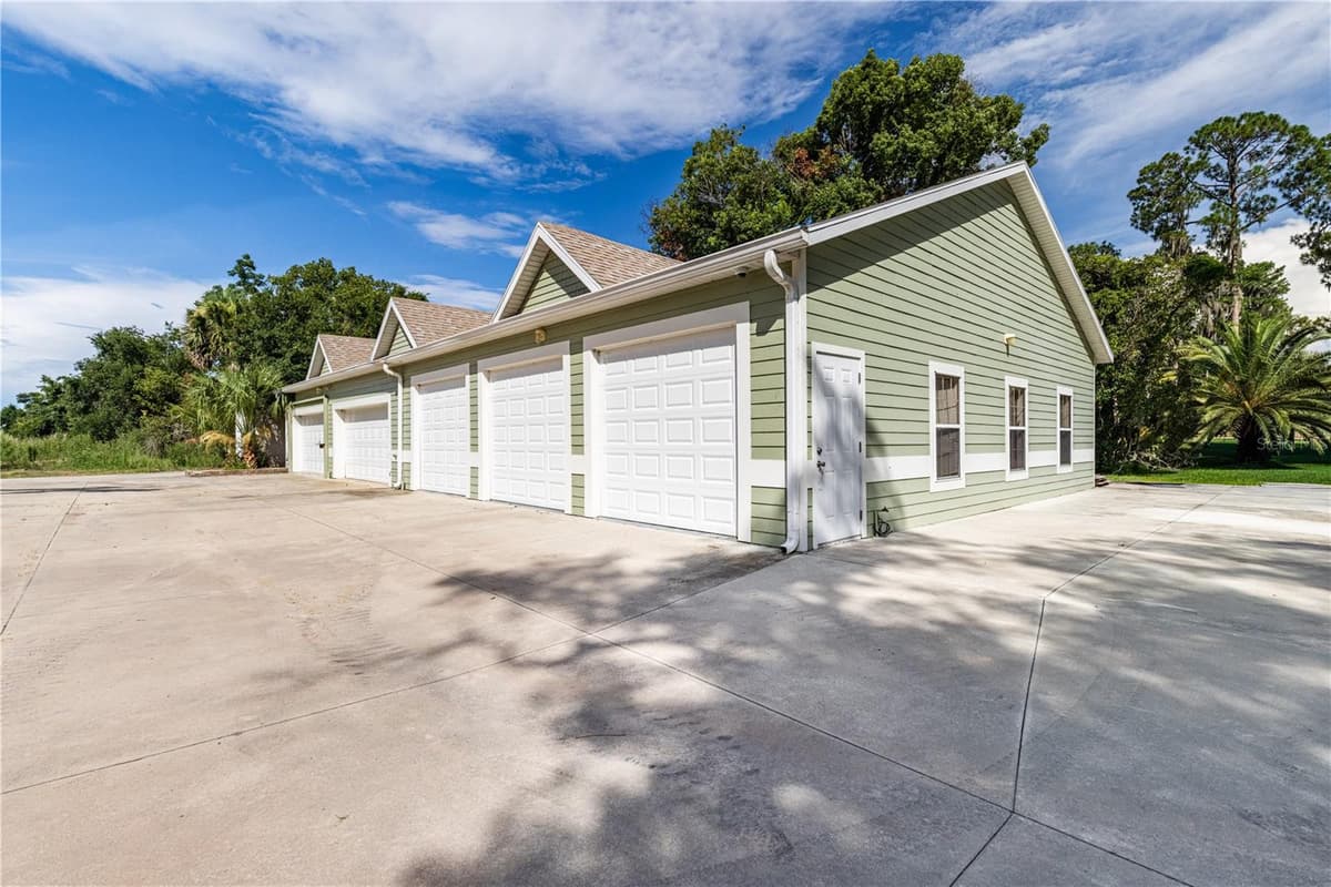 32834 LAKESHORE DRIVE — photo 15 of 86