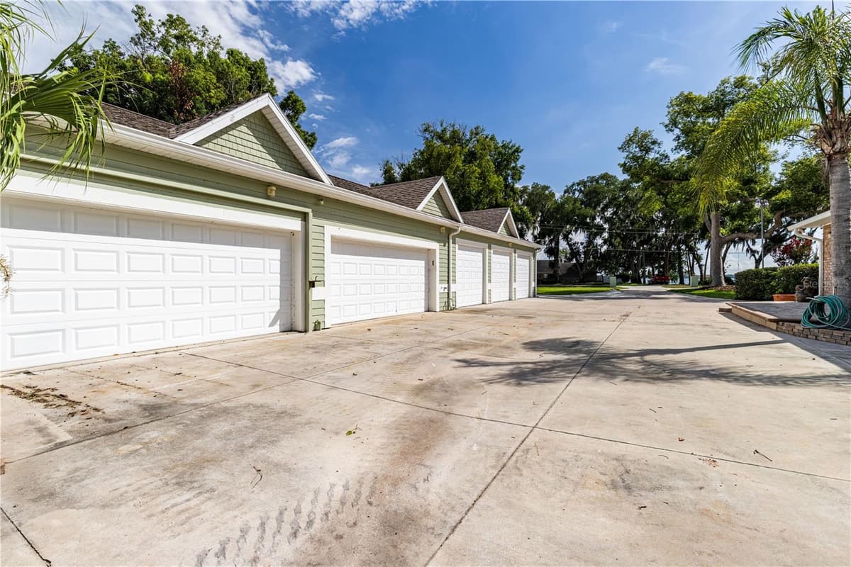 32834 LAKESHORE DRIVE — photo 16 of 86