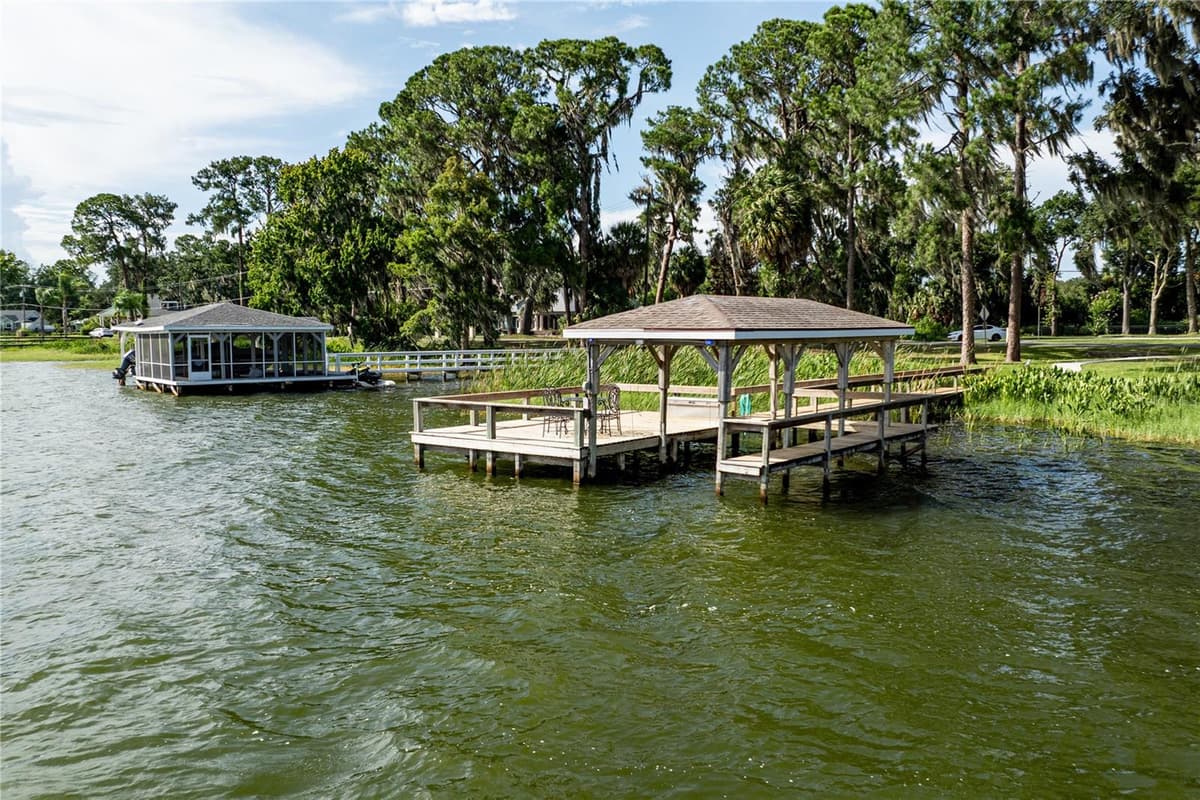 32834 LAKESHORE DRIVE — photo 10 of 86