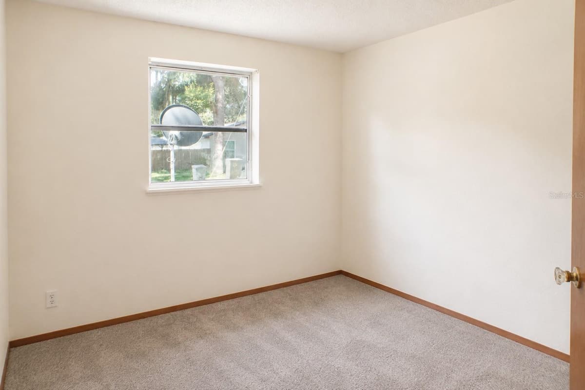 490 JOHN STREET — photo 14 of 29