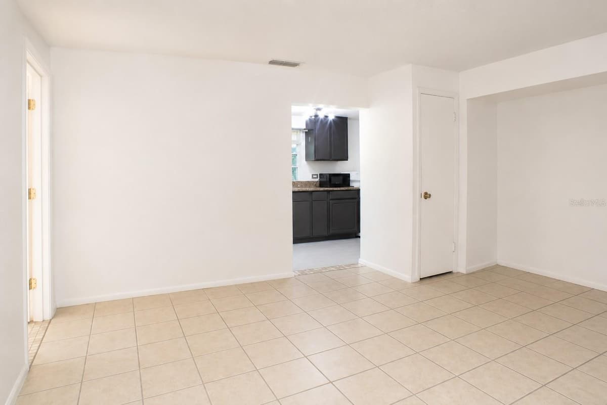 490 JOHN STREET — photo 19 of 29