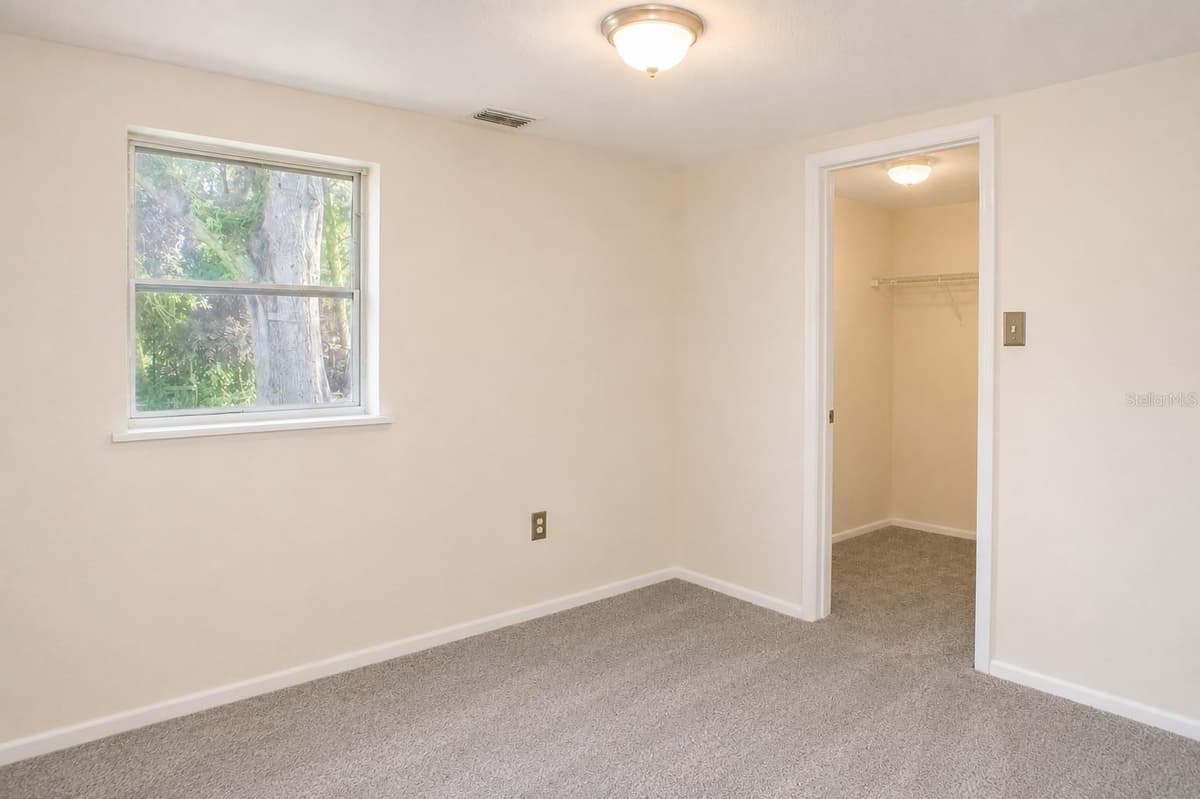 490 JOHN STREET — photo 11 of 29