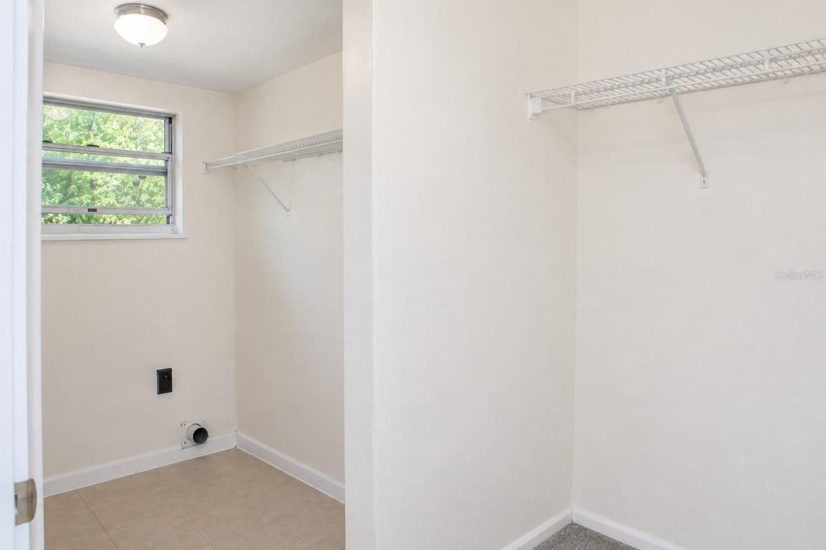 490 JOHN STREET — photo 13 of 29