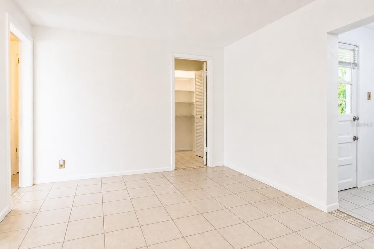 490 JOHN STREET — photo 18 of 29