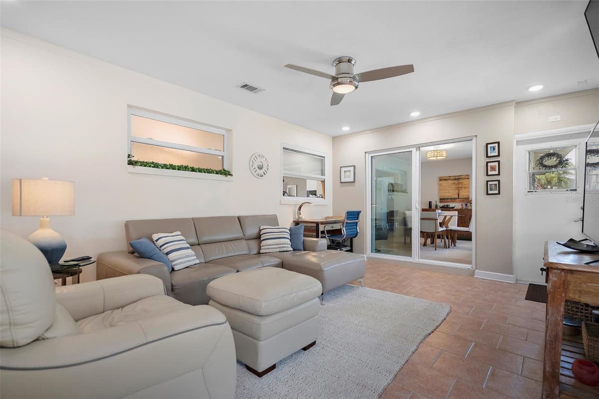 101 MADONNA BOULEVARD — photo 12 of 34